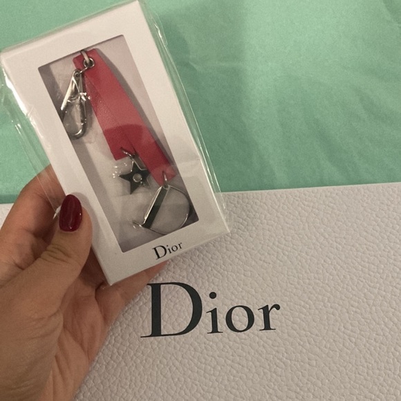 NIB Signature D Logo Keychain - Picture 6 of 10